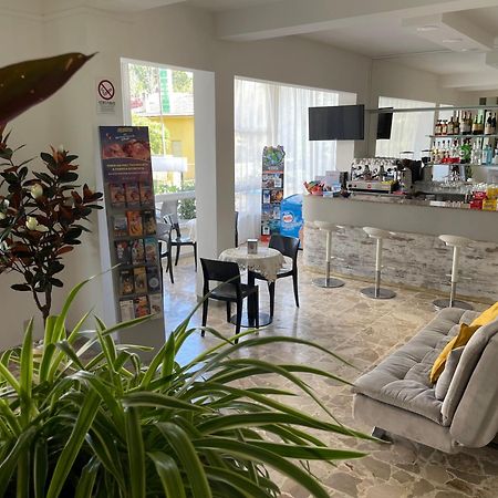 Hotel Barbiani Riccione Buitenkant foto
