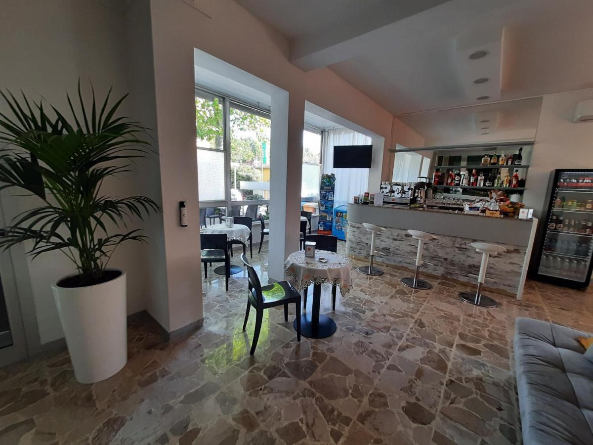 Hotel Barbiani Riccione Buitenkant foto